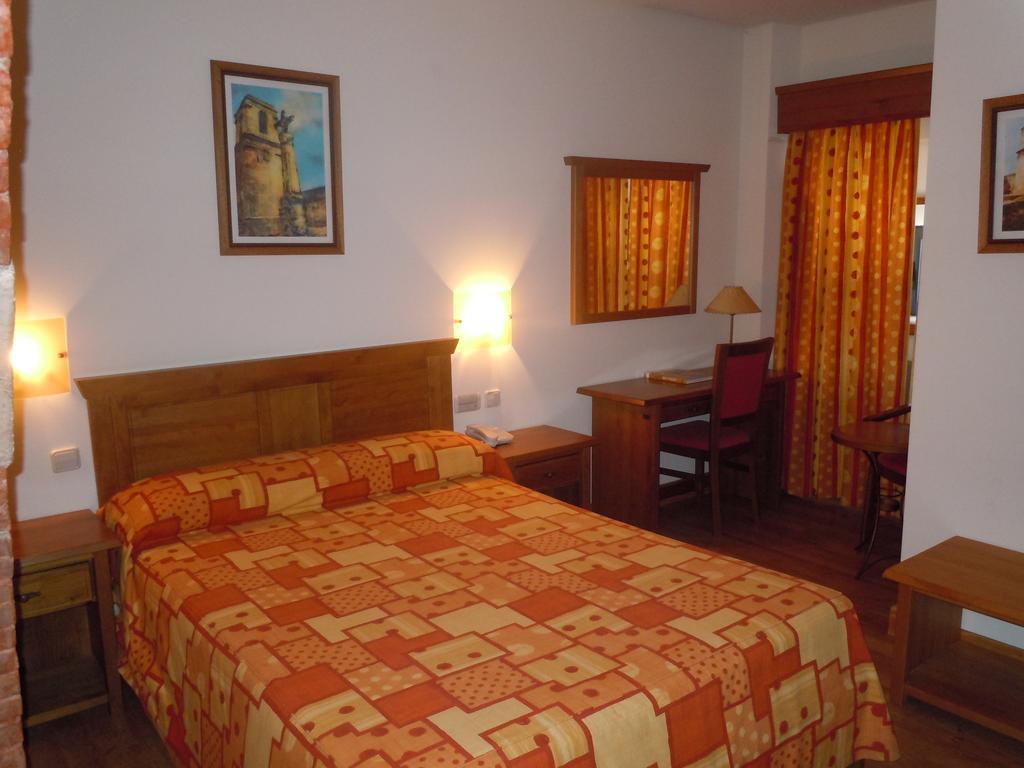 Hotel Hospederia Del Santuario De La Pena De Francia El Cabaco Camera foto